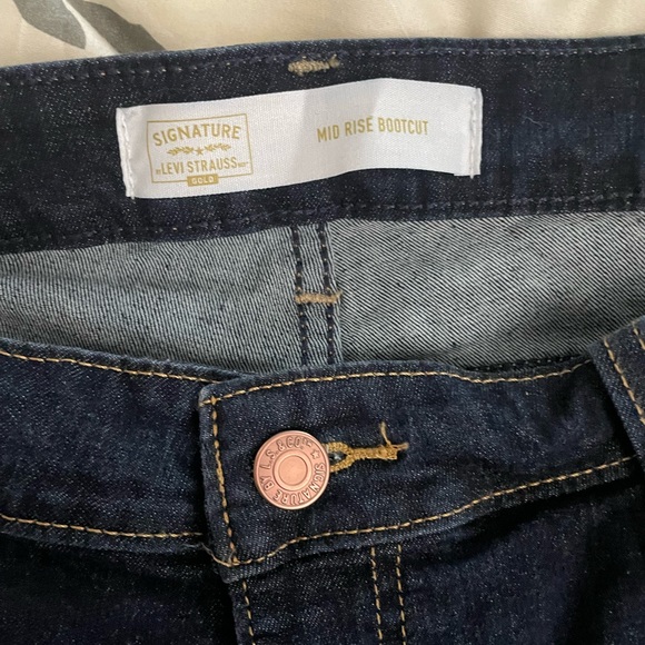 Levi Signature Boot Cut - Picture 3 of 5